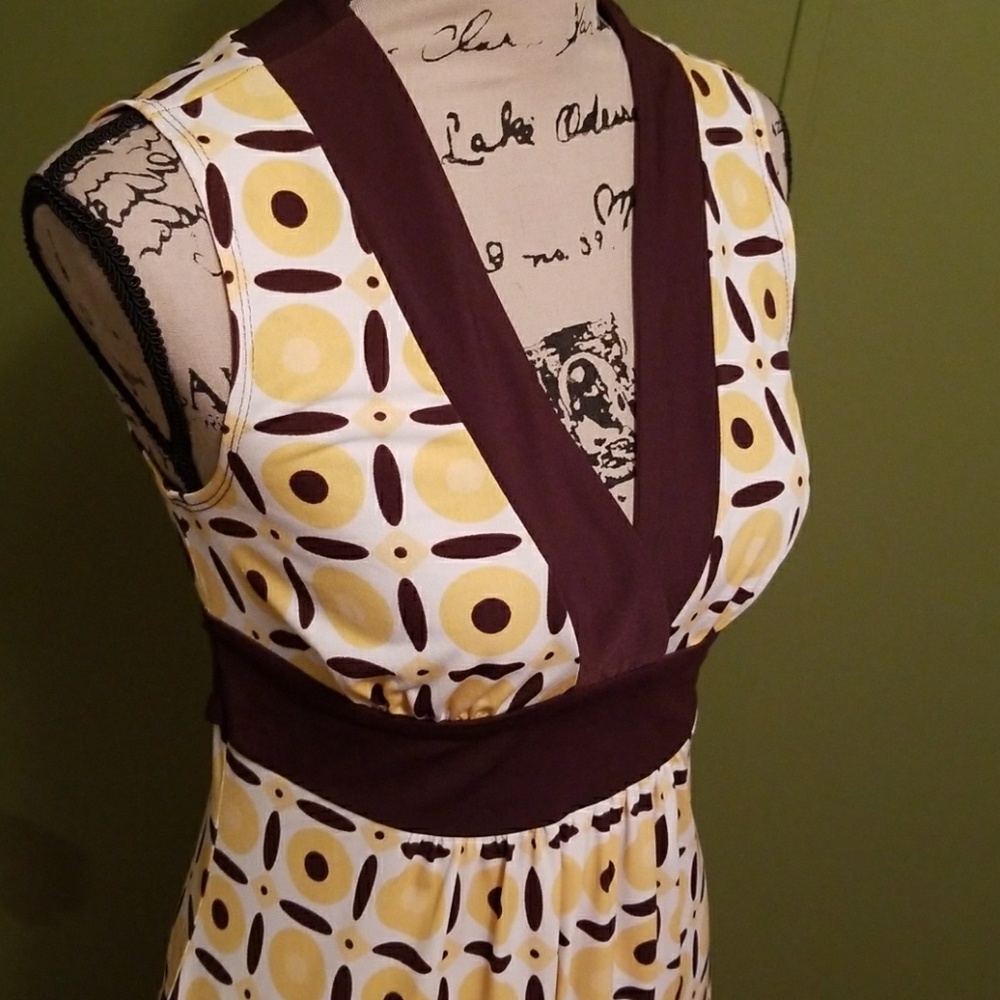 Plunging neck dress - Picture 3 of 7